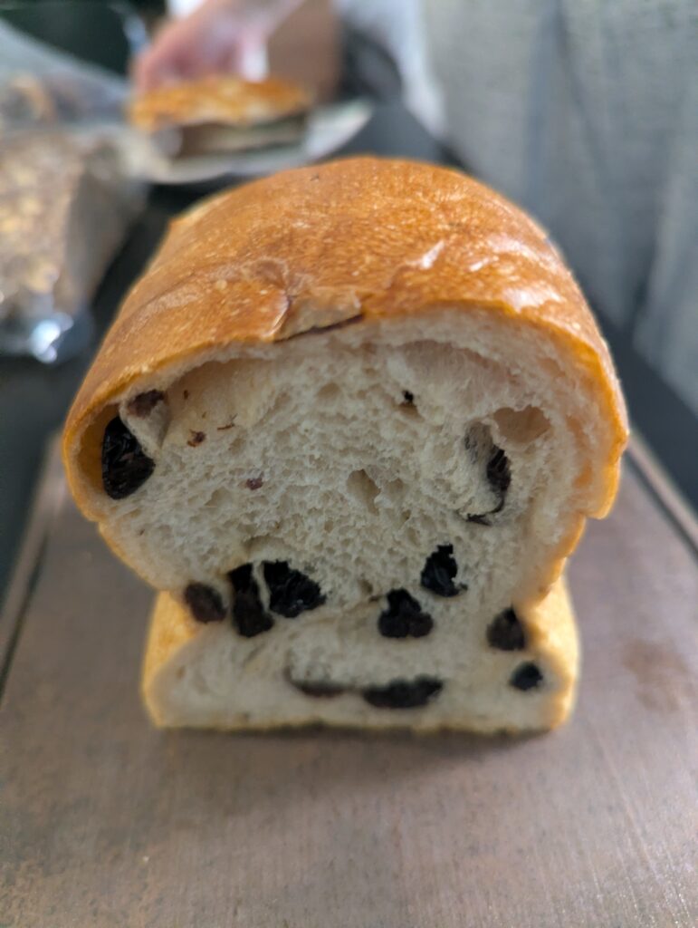 レーズン食パン